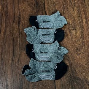 Features elite ultra light no show tab gray socks - Medium
